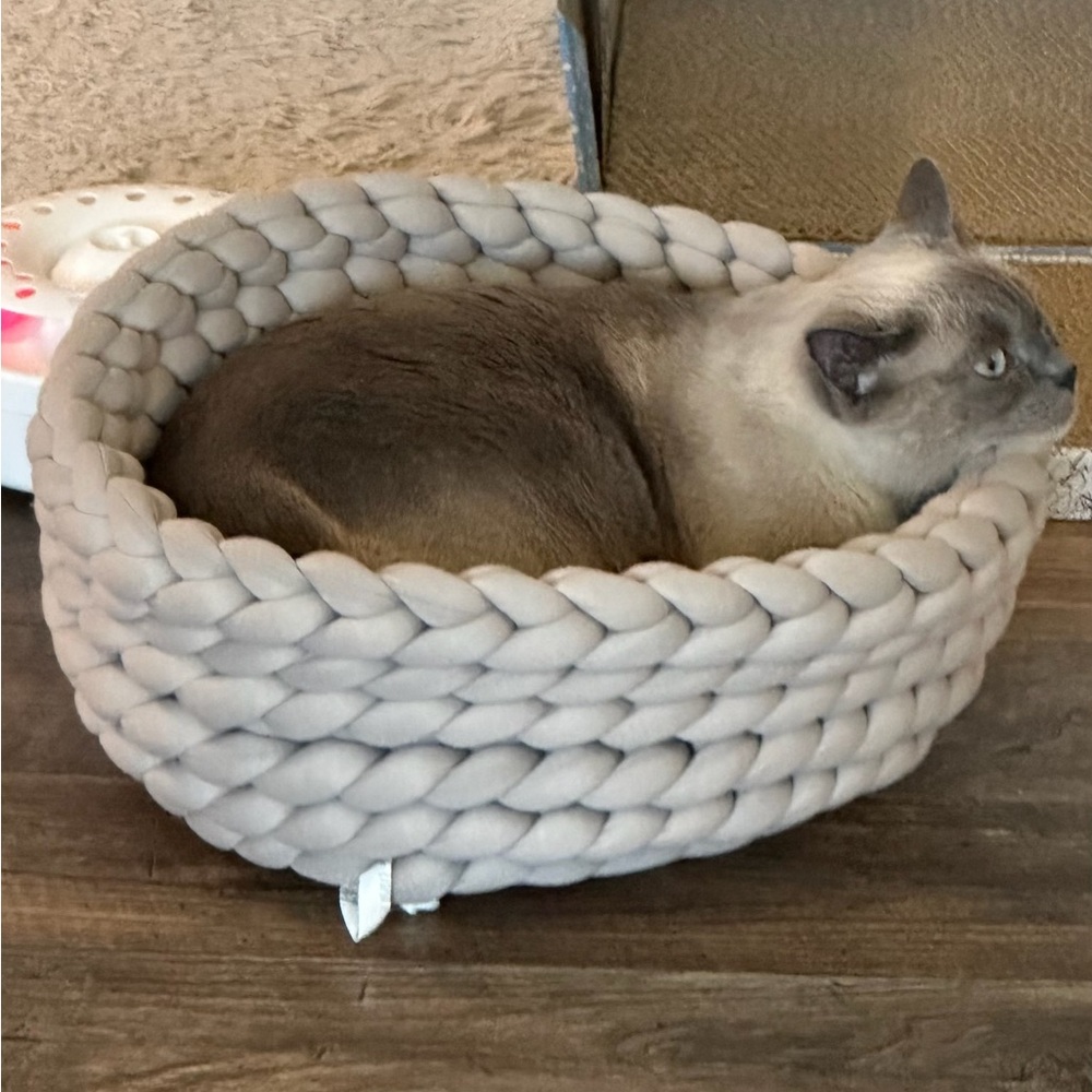 Cozy Gray Knitted Pet Bed